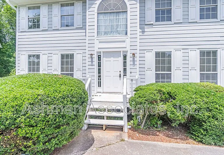 2402 Betsy Ct SW — Photo 4