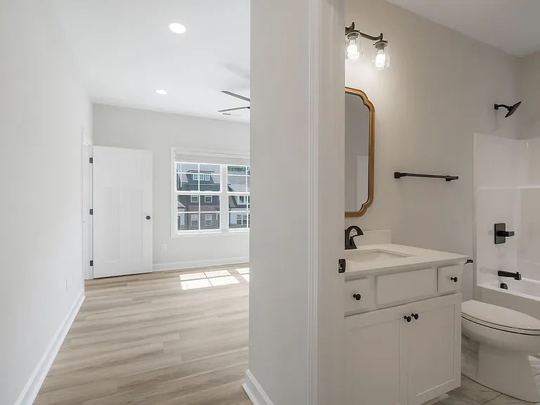 2417 Union St — Photo 15