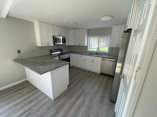 8 Douglas Dr, Carver, MA 02330