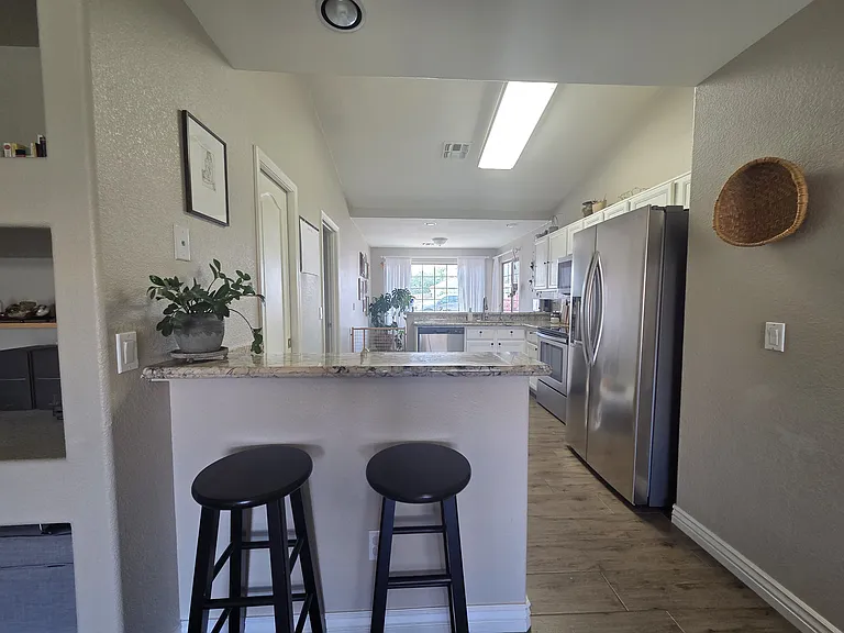 424 W Comstock Ct — Photo 27