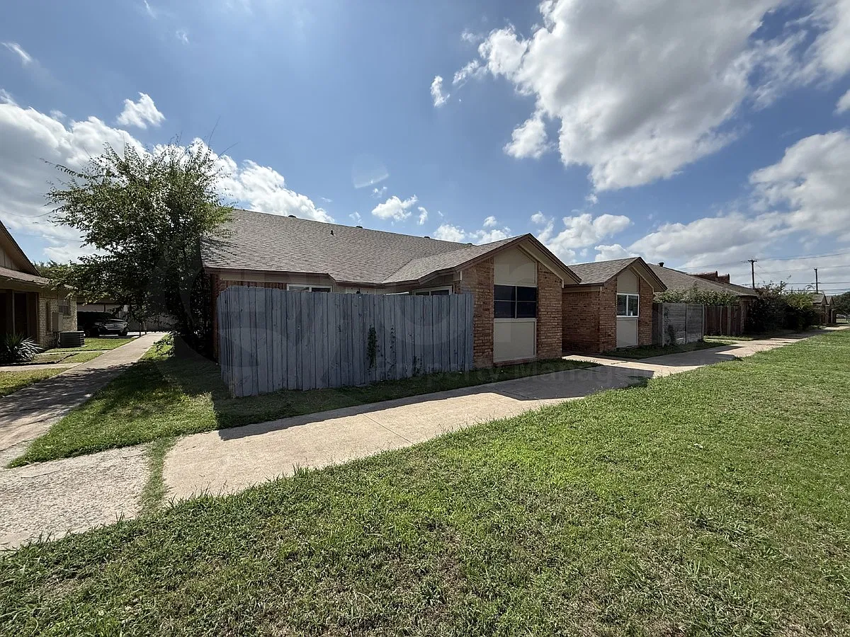2 bed, 2.0 bath, 1063 sqft, $1,800 — Photo 3