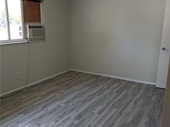 5th image of 2260 Stella St