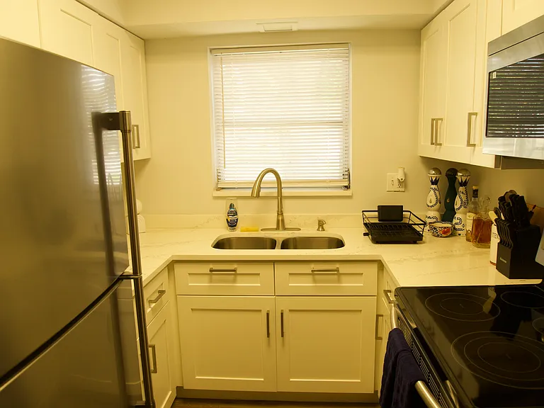 3801 NE 22nd Ter #4 — Photo 6