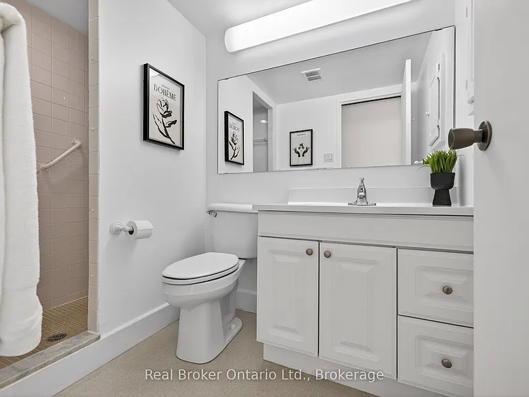 23 Woodlawn Rd E #811 — Photo 31
