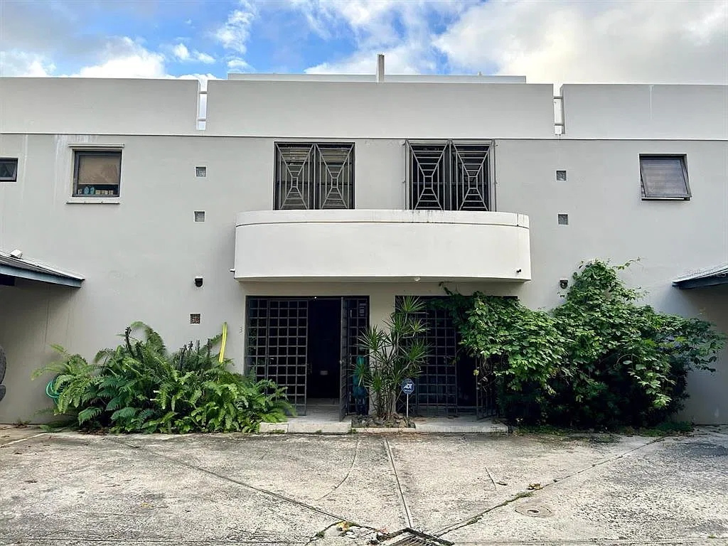 3 bed, 3.0 bath, 2827 sqft, $4,800 — Photo 1