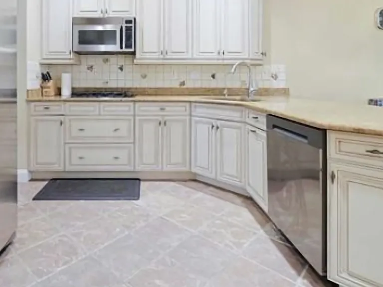 2 Candlewood Dr #2 — Photo 6