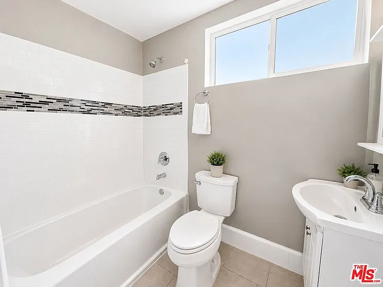 1212 W 37th Dr #2 — Photo 13