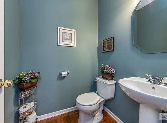 5th image of 11720 Glenn Cir