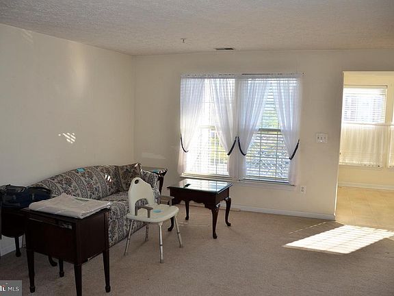 2nd image of 9585 Shirewood Ct #9585