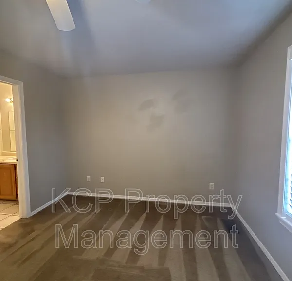 1115 Farley Cir #B — Photo 12