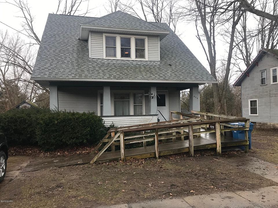 1st image of 217 E Arlington St