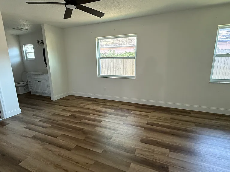 2433 Benjamin Dr — Photo 7