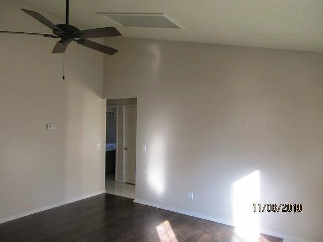 2 bed, 936 sqft, $1,100 — Photo 2