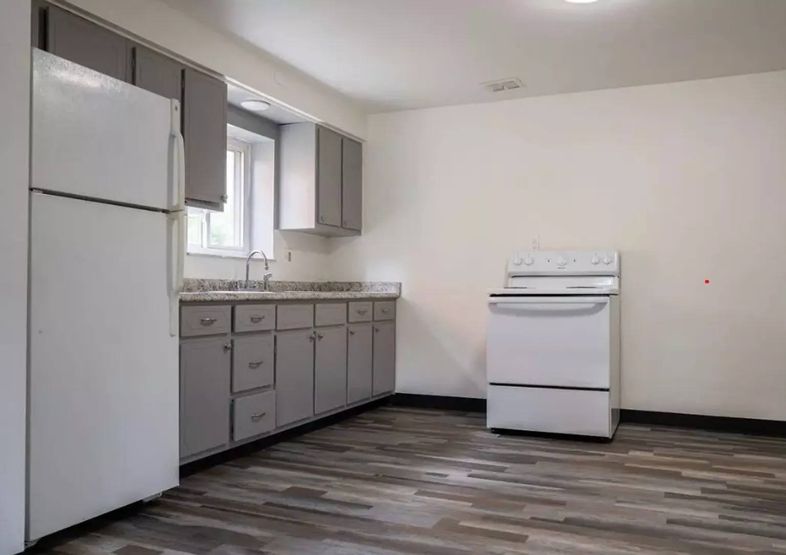 Eastwood Apartments — Photo 1