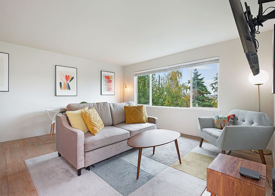 1st image of 641 W Emerson St #310