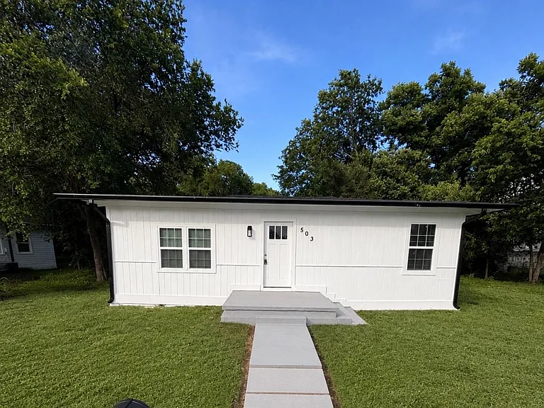 103 Smith Ln — Photo 2