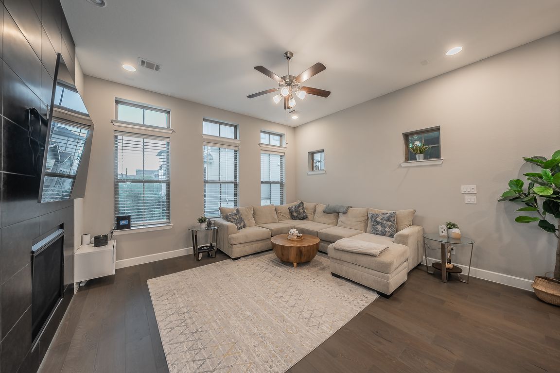 next background image