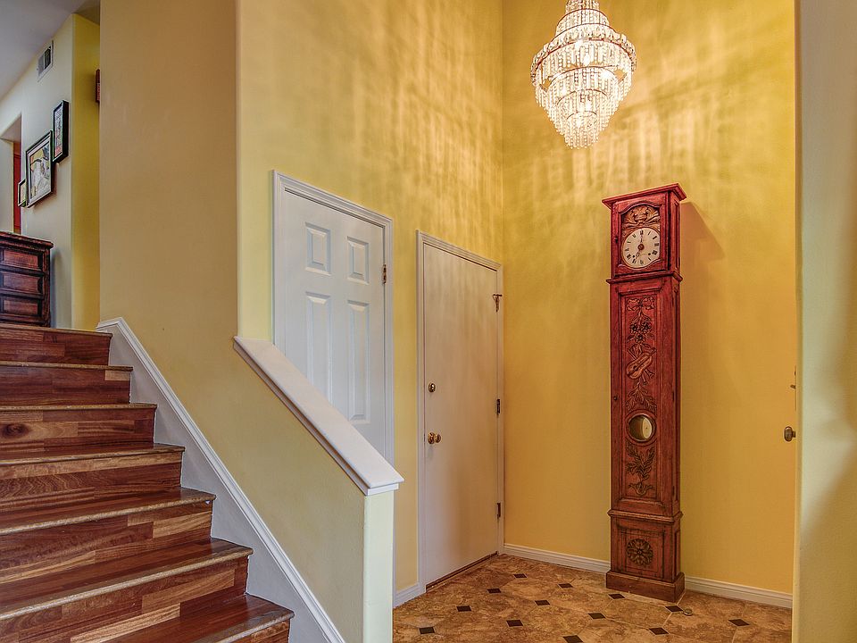 1st image of 31 Laguna Ct