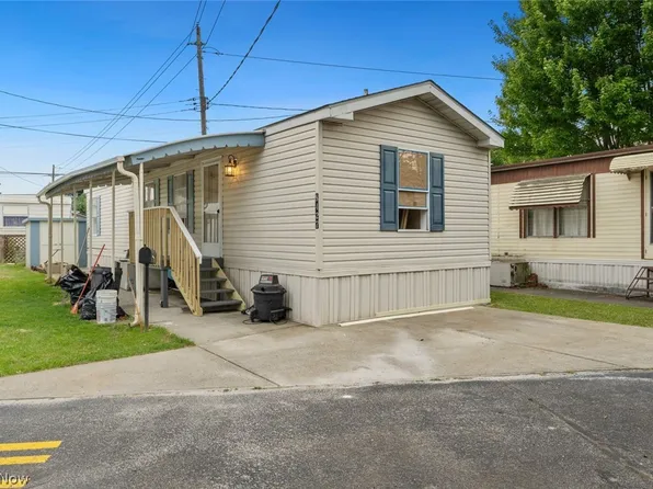 8427 Russell Ln, Cleveland, OH 44144