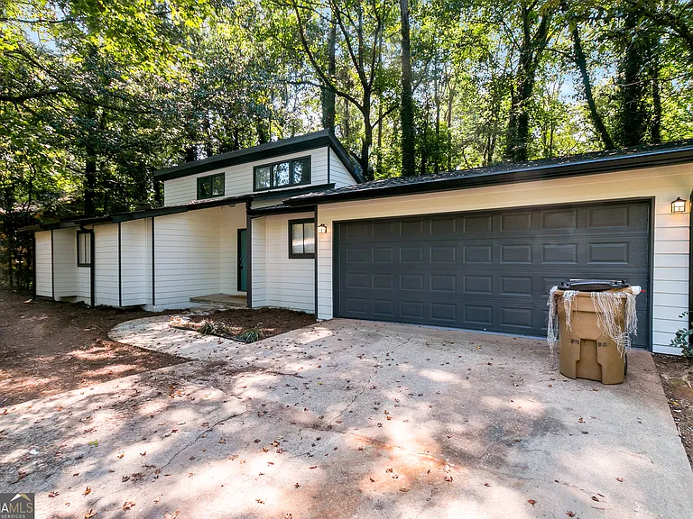 85 Wilhelmina Dr — Photo 6