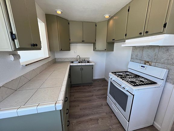 5th image of 1324 N Mount Vernon Ave