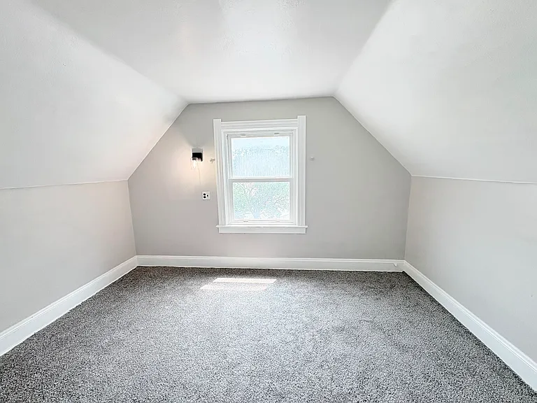 217 Everett St — Photo 14