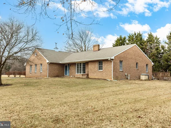 19832 Graystone Rd, White Hall, MD 21161