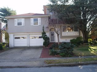 662 Colfax Pl, Valley Stream, NY 11581