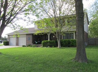 814 Bannock Burn Rd, Hutchinson, KS 67502