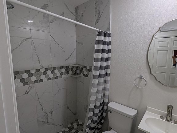 4th image of 1616 W Knollwood St