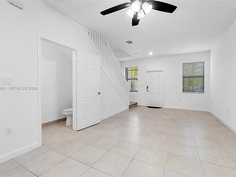 1541 SW 28th St #1541 — Photo 8