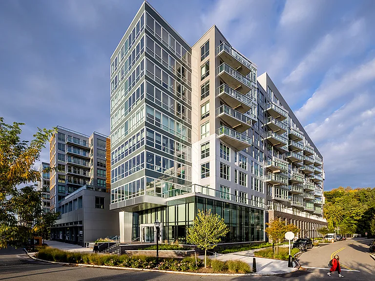 RiverHouse 9 at Port Imperial — Photo 24