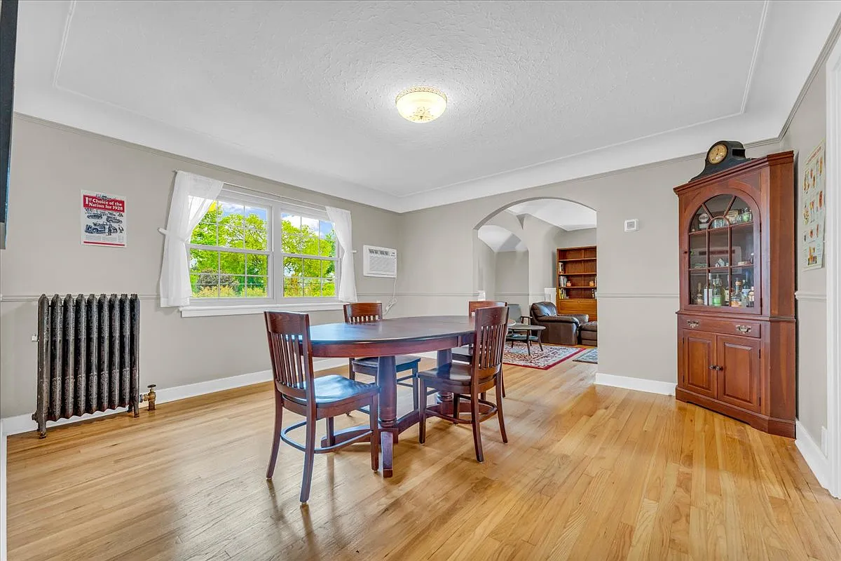 2 bed, 1250 sqft, $2,300 — Photo 2