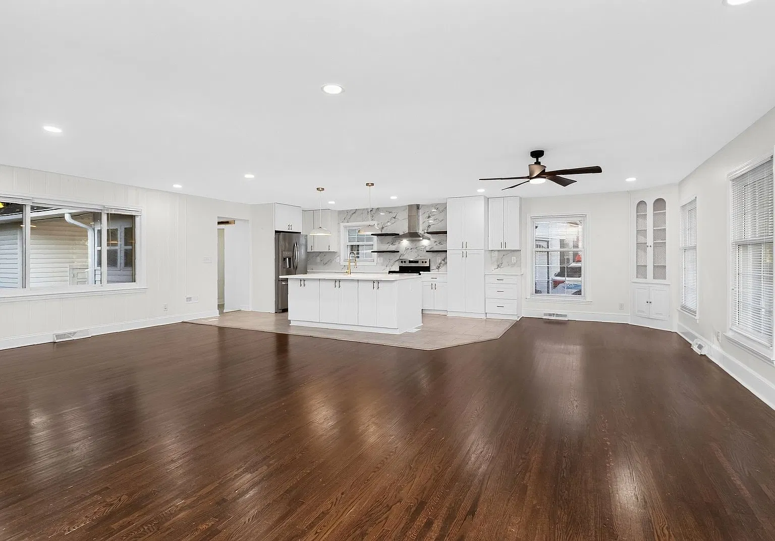 Newly renovated home - 3 Bed/2 Bath — Photo 2