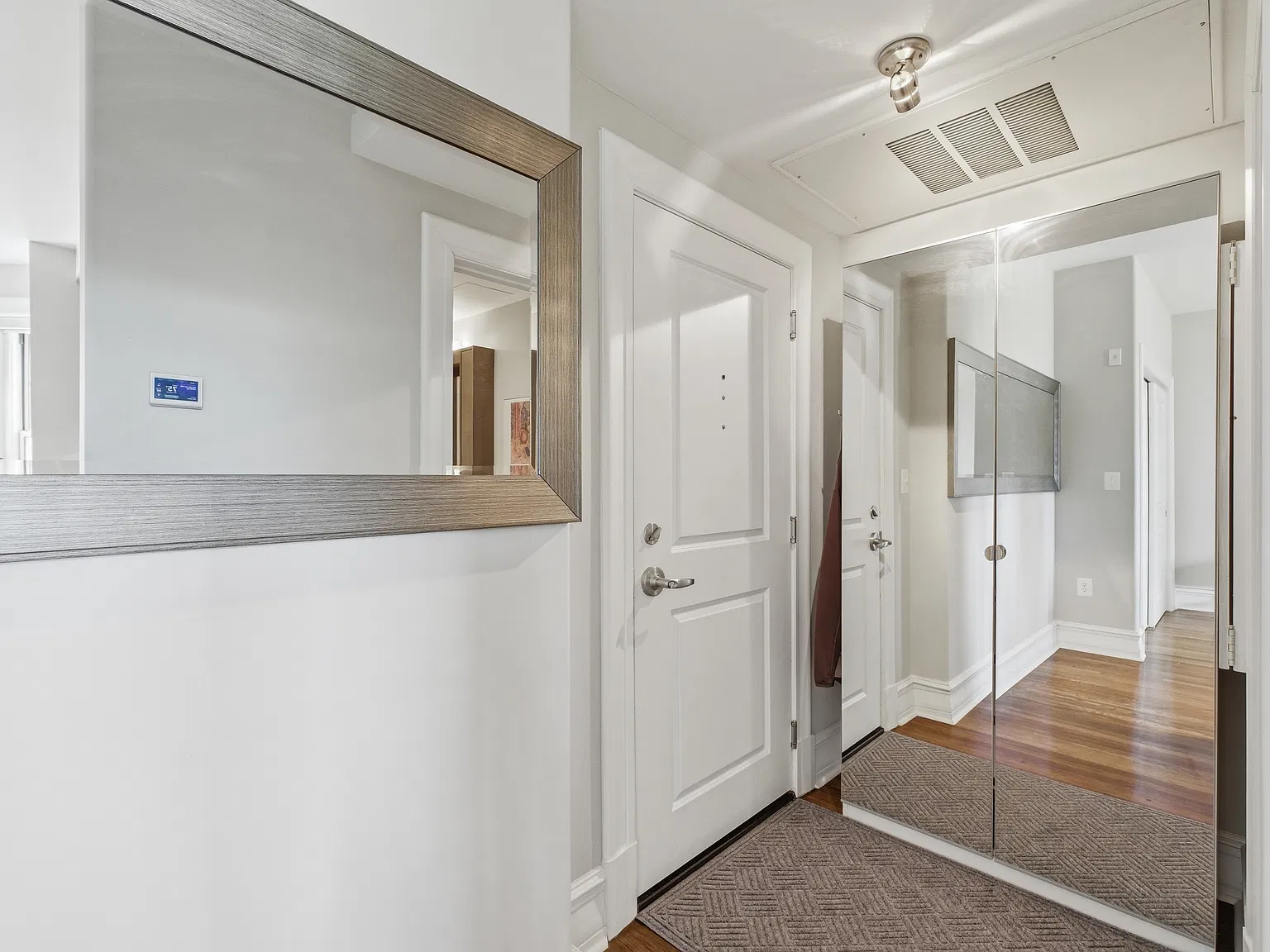 Studio, 369 sqft, $1,900 — Photo 4
