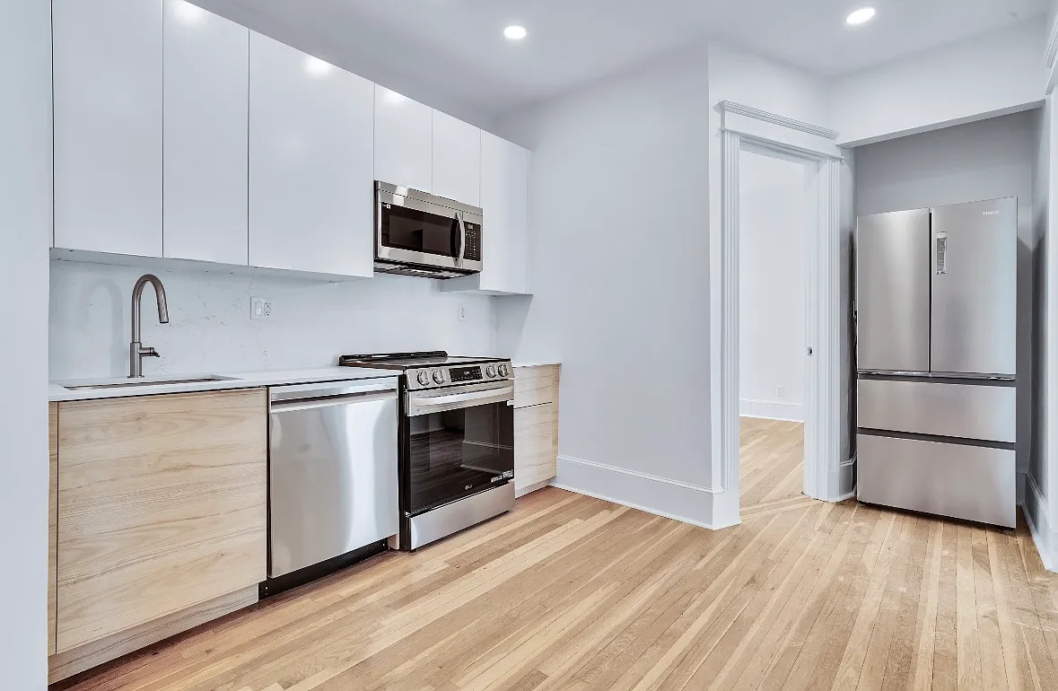 2 bed, 800 sqft, $4,200 — Photo 1