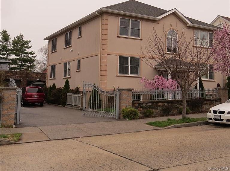 1st image of 27 Rossiter Ave Floor 2