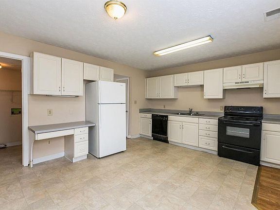 3rd image of 3713 Trent Cir