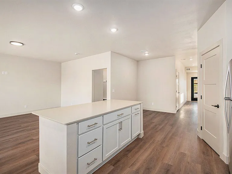 5631-5735 E Revere Dr — Photo 21