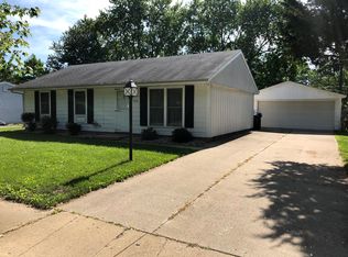 1314 Glenwood Rd, Bloomington, IL