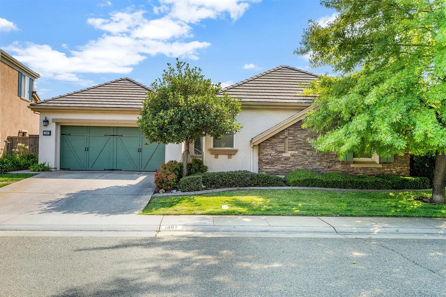 1387 Seymour Cir photo 1