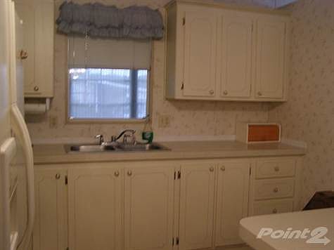 KITCHEN LOTS OF  CUPBOARDS