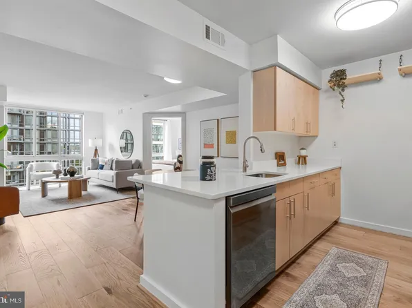 1000 New Jersey Ave SE Unit 811, Washington, DC 20003