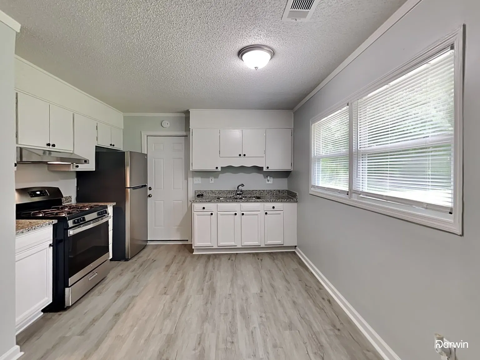 3 bed, 1.5 bath, 1584 sqft, $1,795 — Photo 2