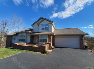 10367 Golfside Dr, Grand Blanc, MI 48439