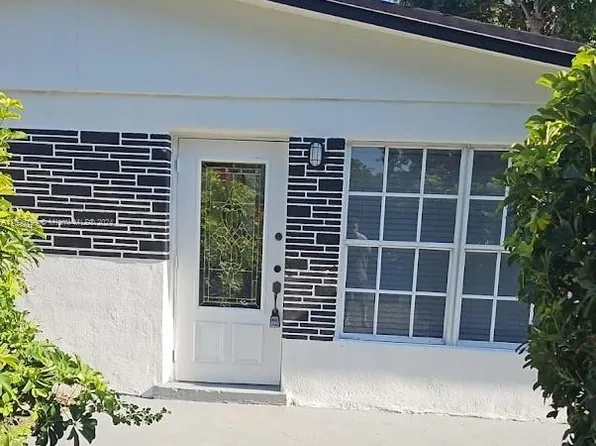 5730 Douglas St, Hollywood, FL 33021