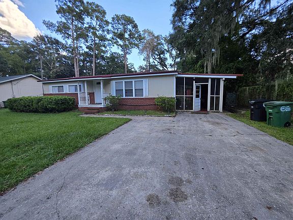 4th image of 2011 Longview Dr