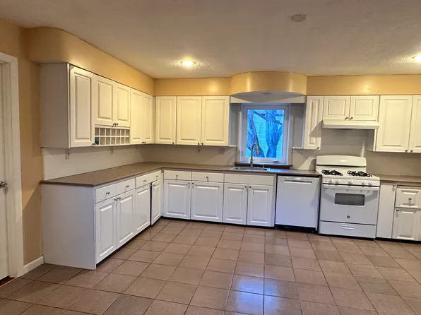 108 Gainsboro Rd APT 1, Lawrence Township, NJ 08648