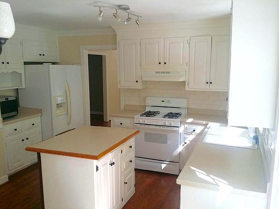 4th image of 216 E Tazewells Way