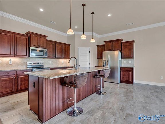 5th image of 16979 Fieldway Cir
